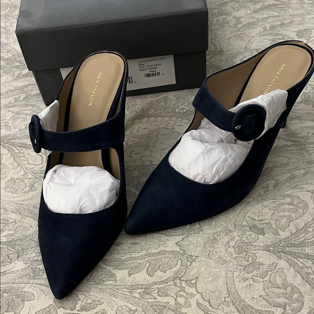 NIB Ann Taylor Blaine Buckle Mule Pumps in True Navy Size 7
